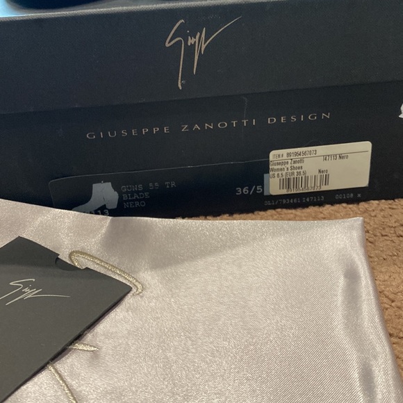 Giuseppe Zanotti Guns Blaze booties w/zipper detail in blk suede size 36.5 / 6 - Picture 7 of 10